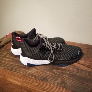PEAK LOU WILLIAMS BASKETBALL SHOES SIZE 15